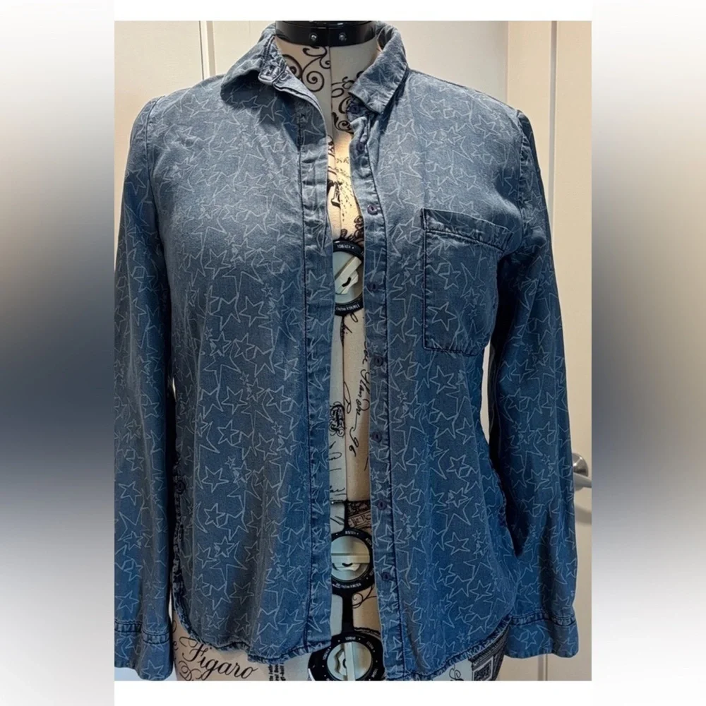💝Free Blue Star Pattern Button Down Denim shirt xs - Picture 2 of 5
